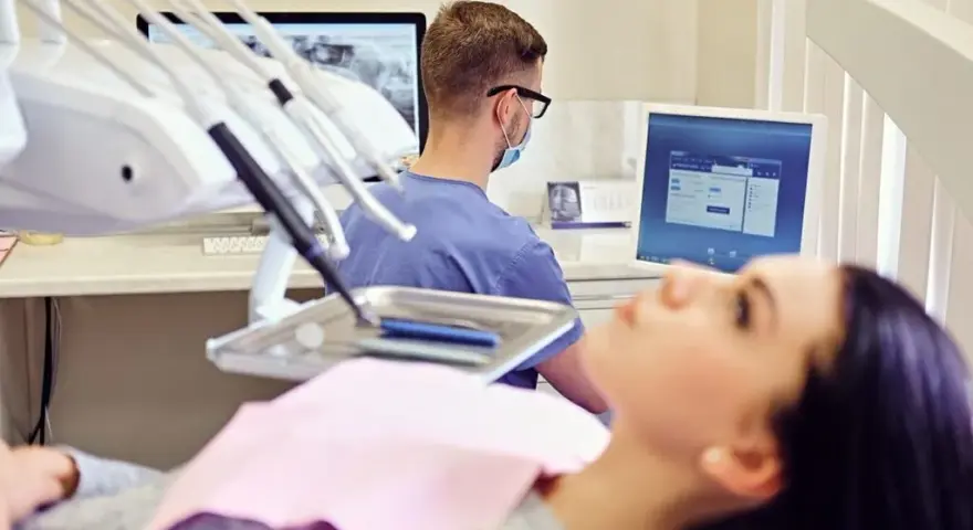 Zwolnienie L4 od dentysty: Kiedy przysługuje i co musisz wiedzieć?