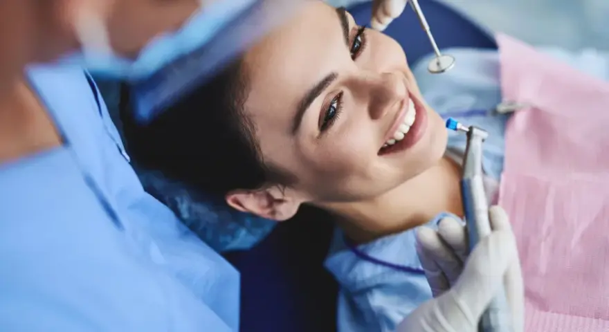 NFZ dentysta: Co za darmo? Pełna lista zabiegów i Twoje prawa!